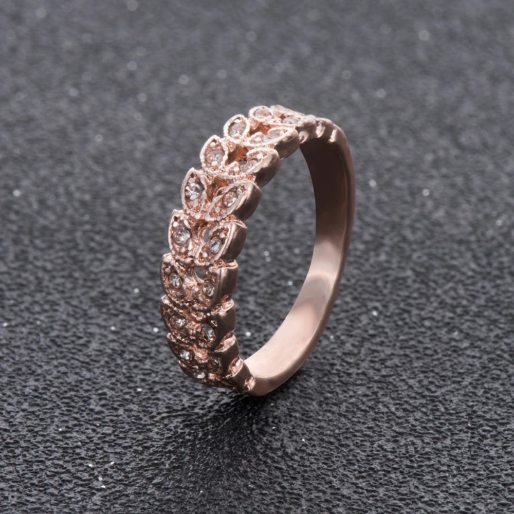 Rose gold Leaf Ring with Rhinestones